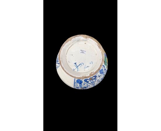 Boccale versatoio in maiolica con decoro stile Montelupo.Manifattura Cantagalli.Firenze.