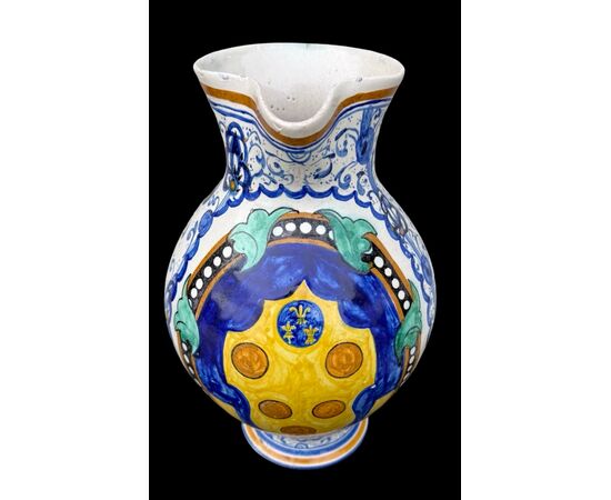 Boccale versatoio in maiolica con decoro stile Montelupo.Manifattura Cantagalli.Firenze.