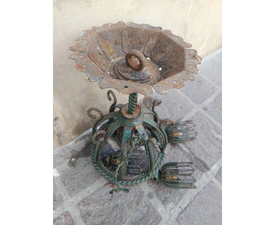 lampadario in ferro battuto