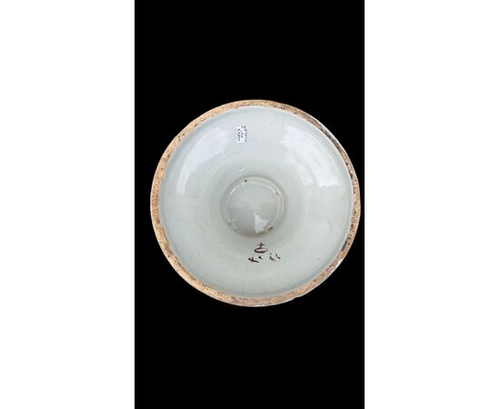 Vaso in maiolica con decoro a personaggi ed architetture.Firma Levantino.Savona.