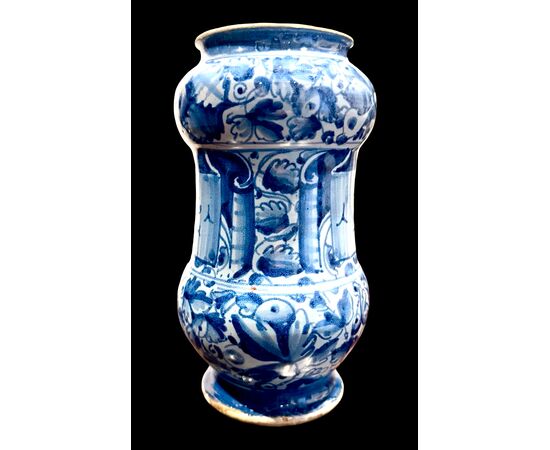 Albarello in maiolica a ‘rocchetto’ con figura di santo.Roma.