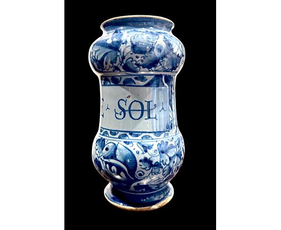 Albarello in maiolica a ‘rocchetto’ con figura di santo.Roma.