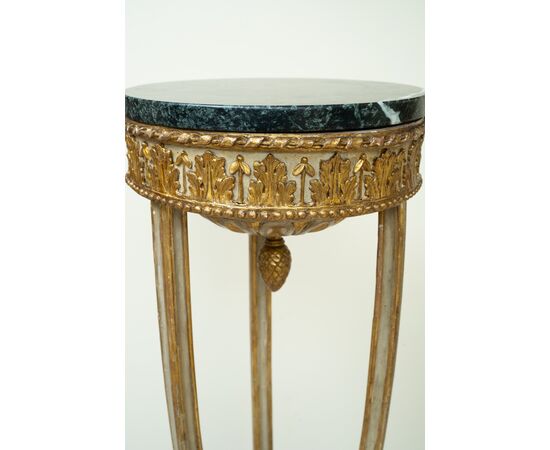 Elegant pair of "guéridons"