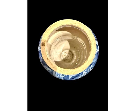 Albarello in maiolica a ‘rocchetto’ con figura di santo.Roma.