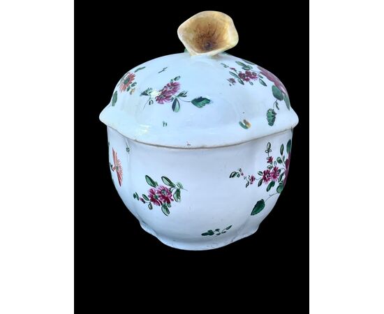 Zuccheriera in porcellana di Doccia decorata a Pesaro alla Casali e Callegari.