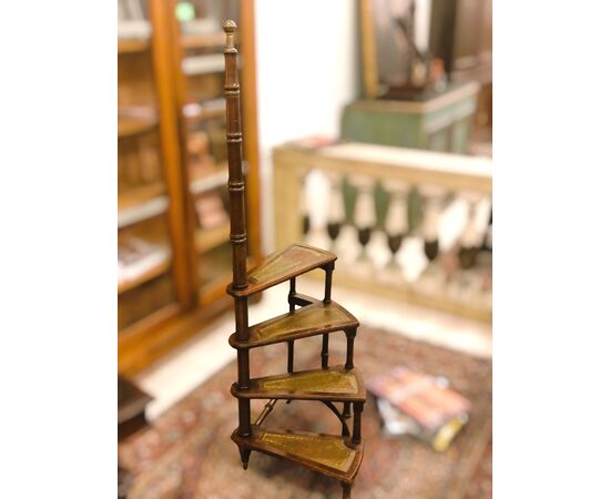 Scala a chiocciola inglese in mogano – primi Novecento