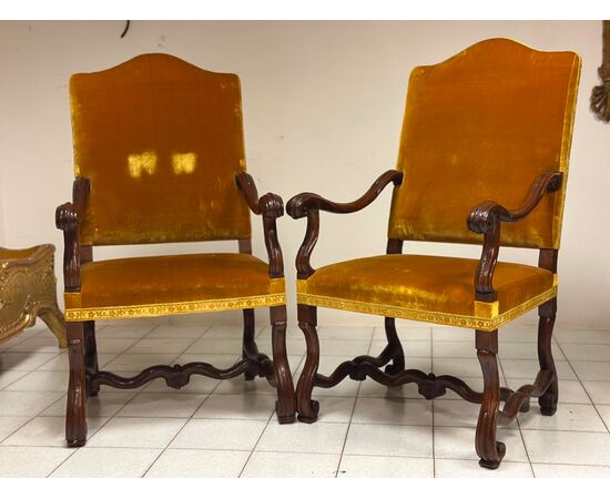 Pair of ram's bone thrones. Lombardy, late 17th century