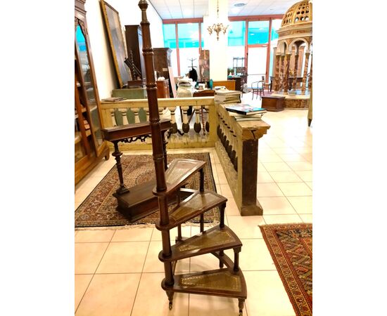 Scala a chiocciola inglese in mogano – primi Novecento