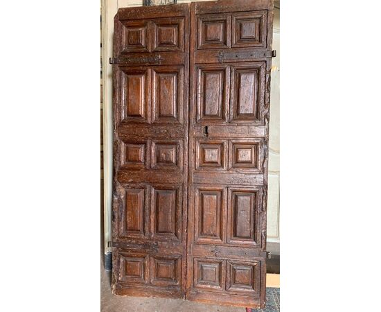 PTCI570 - Walnut door, two leaves, 15th/16th century, opening size cm W 99 x H 192