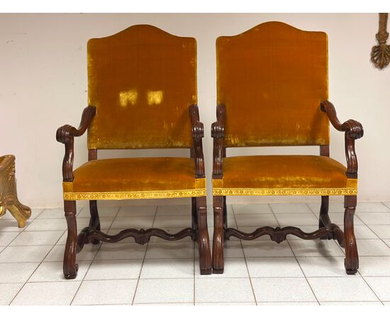 Pair of ram's bone thrones. Lombardy, late 17th century