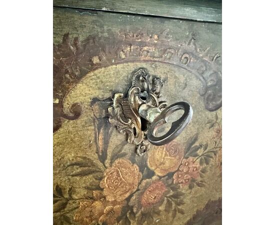 
Cassettone Veneziano Luigi XV laccato e dipinto, XVIII sec.