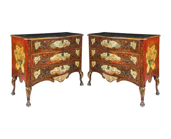 Coppia di importanti cassettoni in legno intagliato, laccato e dipinto. Palermo, XVIII secolo.