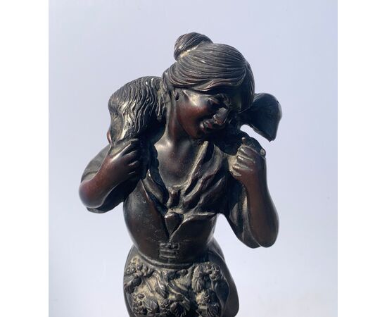Scultura in bronzo - Pastorella con pecore. Italia, fine XIX secolo.