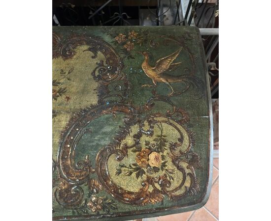 
Cassettone Veneziano Luigi XV laccato e dipinto, XVIII sec.