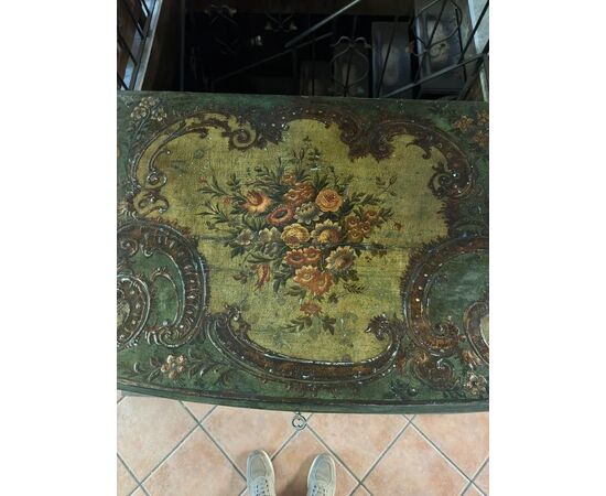 
Cassettone Veneziano Luigi XV laccato e dipinto, XVIII sec.