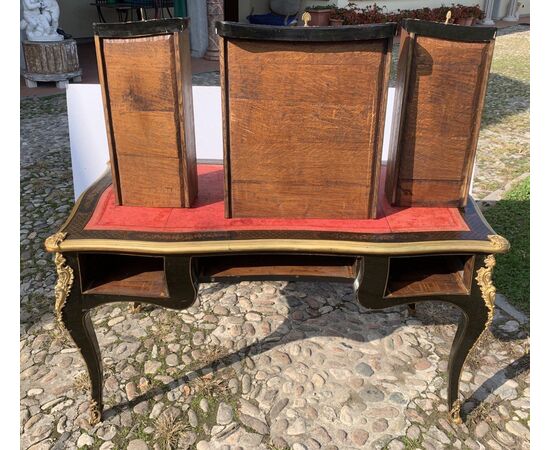 Scrivania Bureau Plat in legno laccato “a Chinoiserie” e applicazioni in bronzo dorato. Parigi, seconda metà XIX secolo.