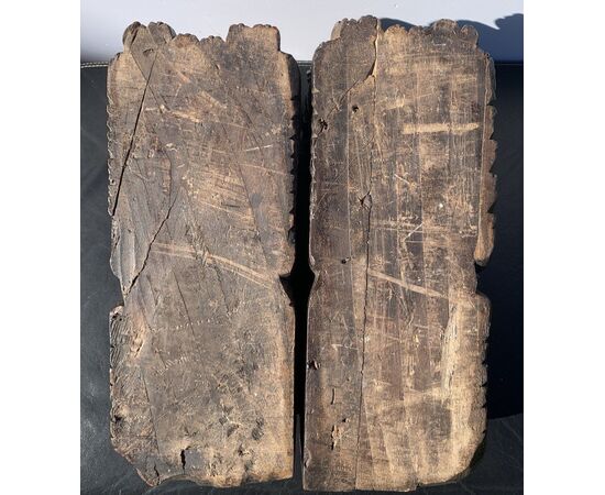 Pair of carved wooden sculptures - Archaic lions. Italy, 18th century.