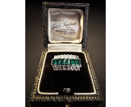 Anello  in  Platino  con Smeraldi  e  Diamanti