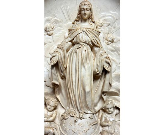 Altorilievo in schiuma di mare (silicato idrato di magnesio, calcite) - Luigi Filippo.