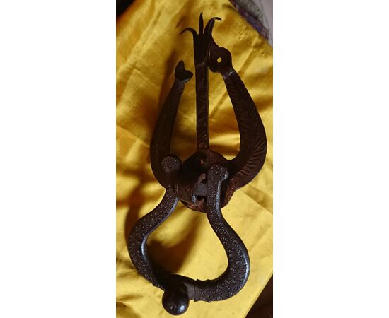 Spettacolare battiporta in ferro forgiato XVI-XVII secolo