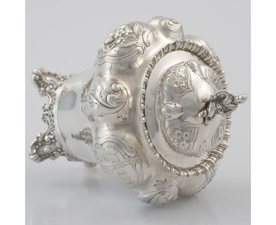 Coppia di zuccheriere con coperchi in argento sterling Regina Vittoria, J E Terrey & Co (John Edward Terry), Londra, 1840