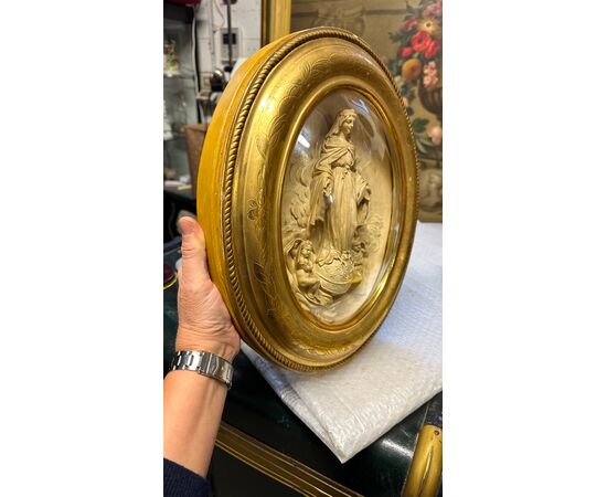 Altorilievo in schiuma di mare (silicato idrato di magnesio, calcite) - Luigi Filippo.