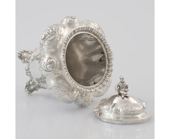 Coppia di zuccheriere con coperchi in argento sterling Regina Vittoria, J E Terrey & Co (John Edward Terry), Londra, 1840