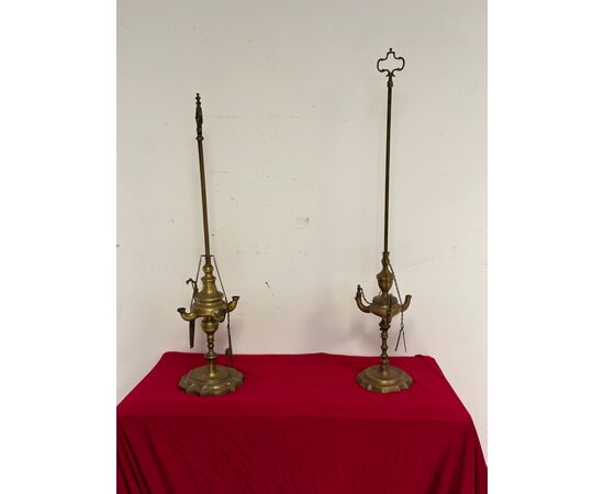 Pair of Florentine bronze oil lamps, early 18th century