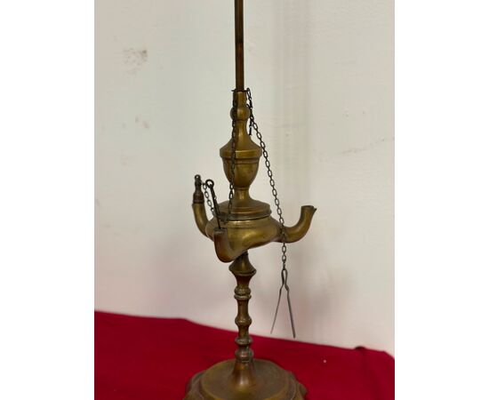 Pair of Florentine bronze oil lamps, early 18th century