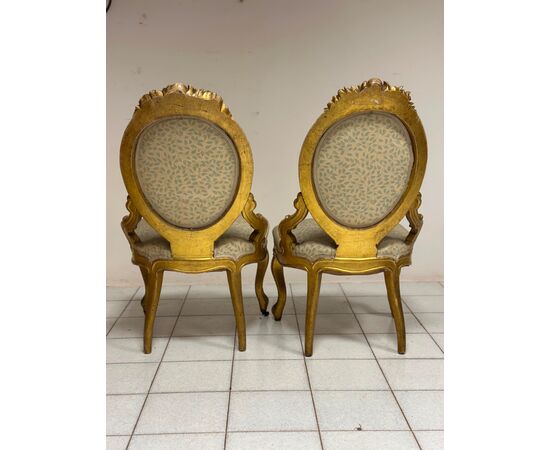 Coppia di poltrone in legno intagliato e dorato. XIX secolo
