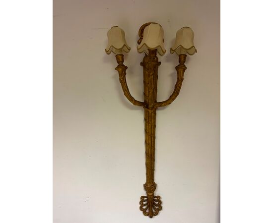 Large Louis XVI wall lamp in carved and gilded wood