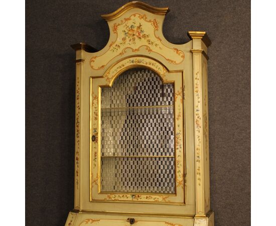 Venetian lacquered, gilded and painted trumeau