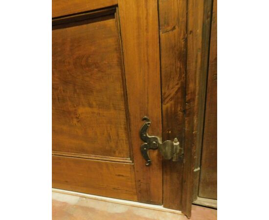 pti599 a poplar door and ep. &#39;700, with frame size. h 213x 103 cm     