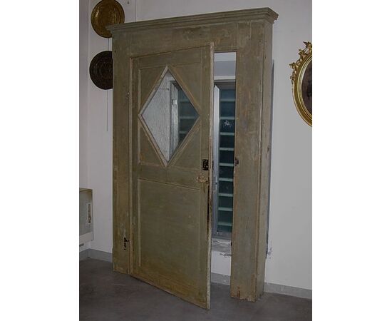 Porta con imbotte del XVIIIsecolo.