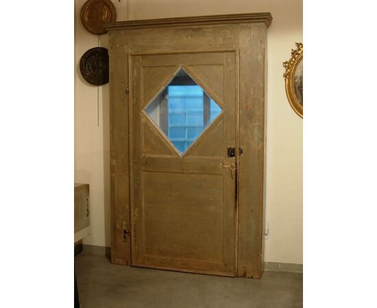 Porta con imbotte del XVIIIsecolo.