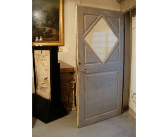 Porta con imbotte del XVIIIsecolo.