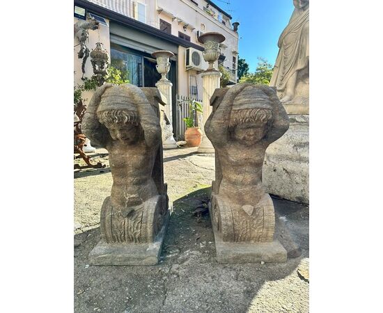 
Coppia di basamenti in peperino con Atlanti, XIX secolo