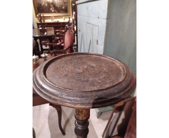 Pair of lacquered gueridon tables, Marche region, 18th century