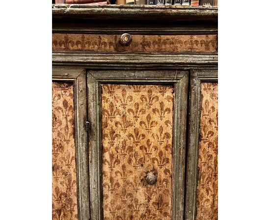 ARM261 - Antica credenza laccata, epoca '700, misure cm L 145 x H 100 x P 47