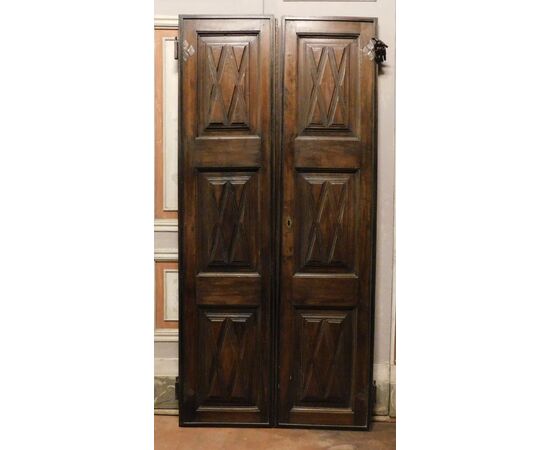 pti605 door in walnut with carved panels, mis. cm 90 x 190 x 3.5     