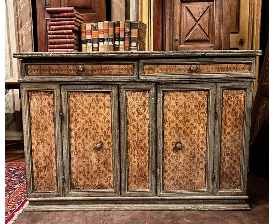 ARM261 - Antica credenza laccata, epoca '700, misure cm L 145 x H 100 x P 47