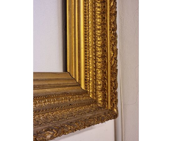 Grande cornice in pastiglia dorata, inizi XIX secolo