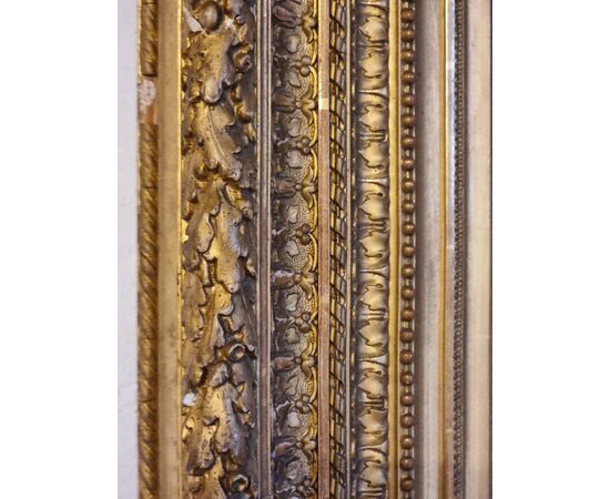 Grande cornice in pastiglia dorata, inizi XIX secolo