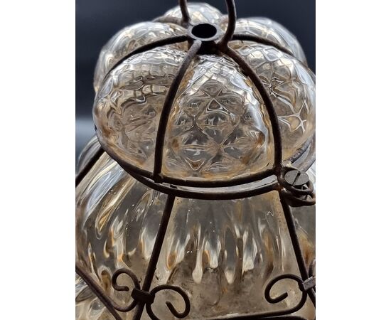 Lanterna veneziana in vetro soffiato ambra fumé e ferro sagomato