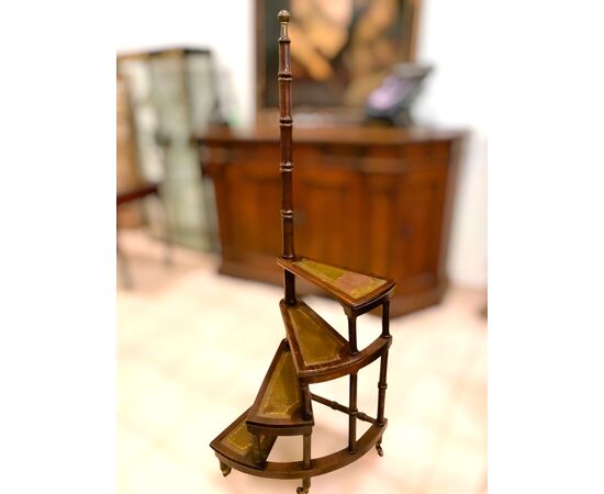 Scala a chiocciola inglese in mogano – primi Novecento