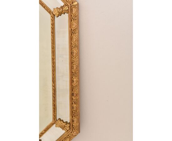 SPECCHIO ANTICO CON FIORI E PUTTI, SPECCHIERA ANTICA LUIGI FILIPPO, CORNICE DORATA, XIX SECOLO. (SPCP197)