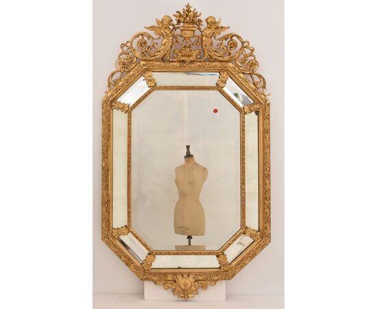 SPECCHIO ANTICO CON FIORI E PUTTI, SPECCHIERA ANTICA LUIGI FILIPPO, CORNICE DORATA, XIX SECOLO. (SPCP197)