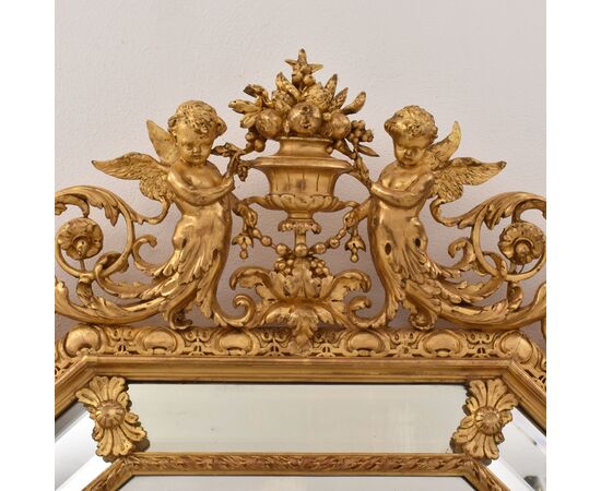 SPECCHIO ANTICO CON FIORI E PUTTI, SPECCHIERA ANTICA LUIGI FILIPPO, CORNICE DORATA, XIX SECOLO. (SPCP197)
