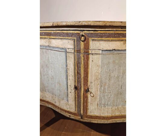 CREDENZA LACCATA IN STILE NEOCLASSICO META’ XIX SECOLO