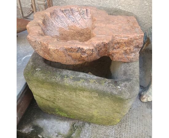 raffinata e integra acquasantiera cm. 35 x 42